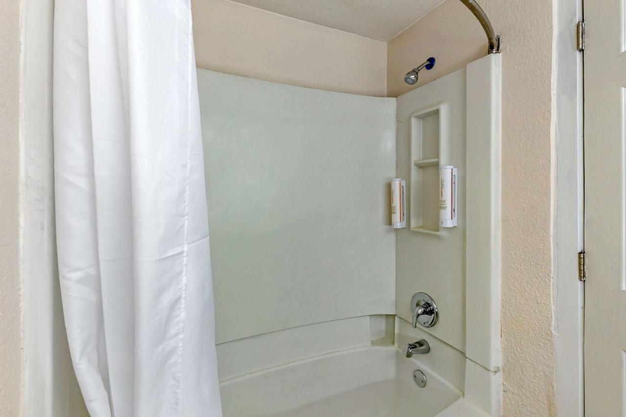 Suburban Extended Stay Hotel Raleigh Esterno foto