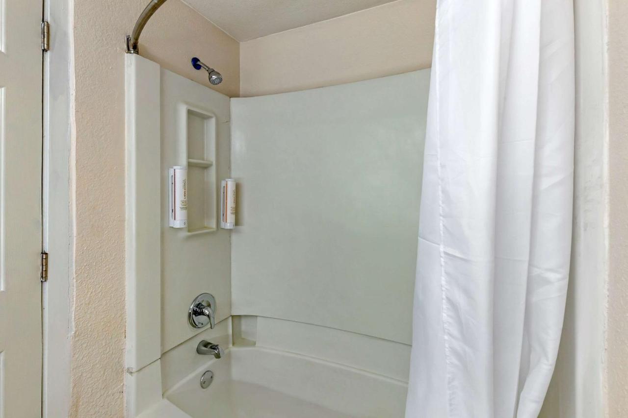 Suburban Extended Stay Hotel Raleigh Esterno foto